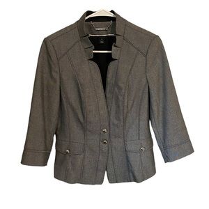 White I Black Coat. Size 6. Color Gray. Excellent Conditions.